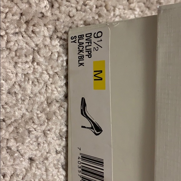 Joan & David Lace Platform Pumps - Picture 8 of 10